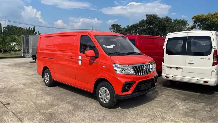Giá xe van 2 chỗ mới hiện nay thường nằm trong khoảng 250 - 400 triệu đồng