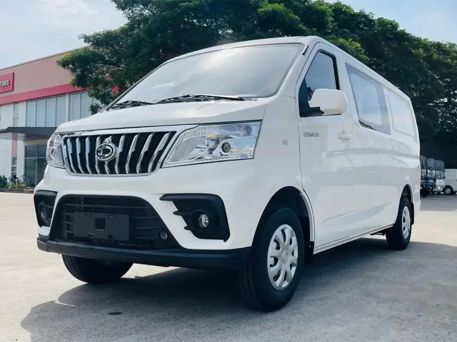 Tera-V8: Xe tải van 5 chỗ mạnh mẽ, khoang hàng lớn
