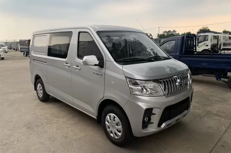 Giá xe van 5 chỗ hiện nay bao nhiêu? Cập nhật bảng giá mới nhất