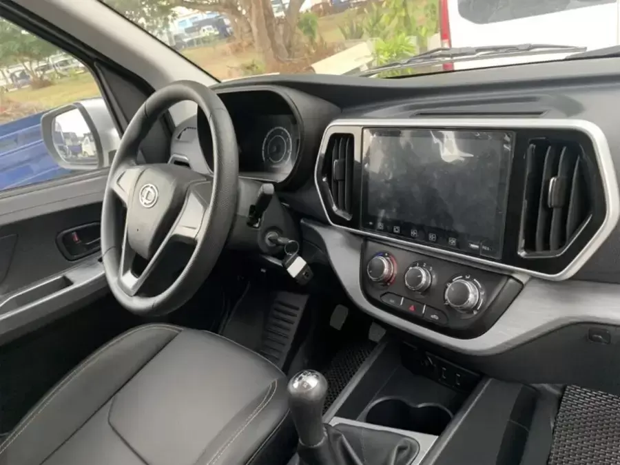 Thiết kế cabin Tera-V6 sang trọng tương tự mẫu xe du lịch