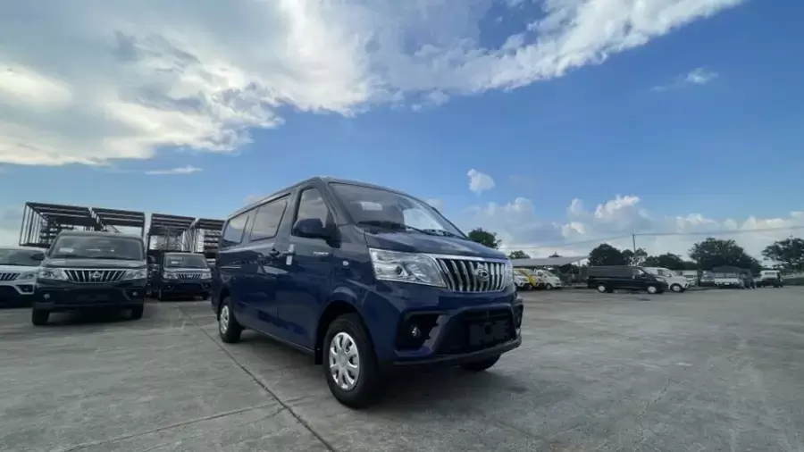 Tera-V8 có ngoại thất hiện đại mạnh mẽ và khoang hàng lớn nhất phân khúc