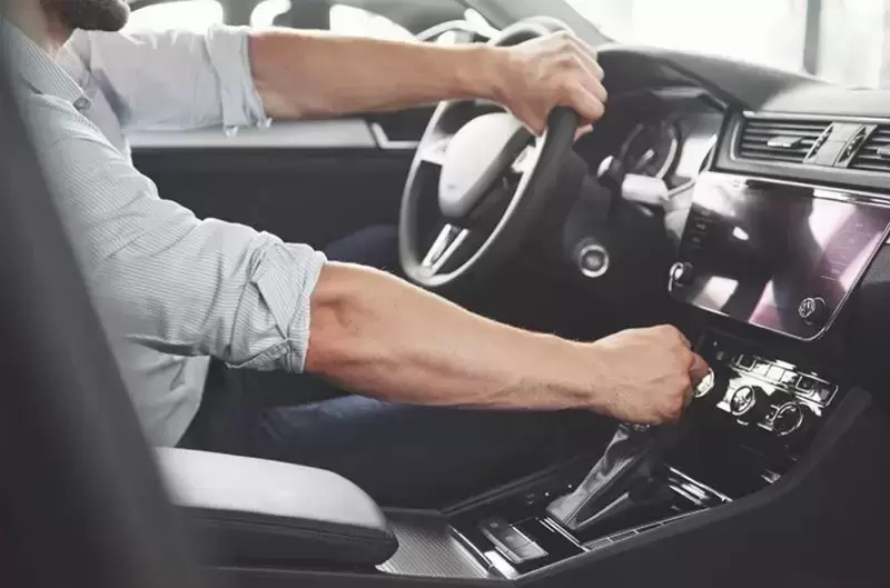 Hiện tượng xe ô tô bị giật khi tăng ga do đâu?