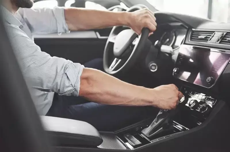 Hiện tượng xe ô tô bị giật khi tăng ga do đâu?
