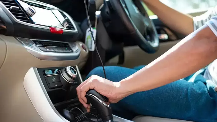 Người lái tăng ga nhưng xe rung giật khi tăng tốc