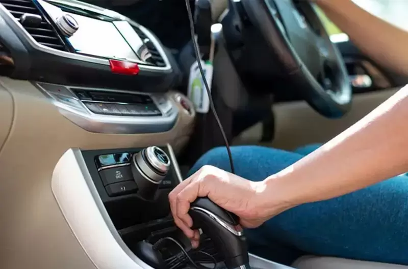 Hiện tượng xe oto bị giật khi tăng ga xử lý sao?