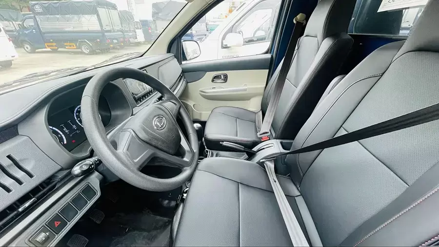 Nội thất tiện nghi, hỗ trợ người lái tối đa