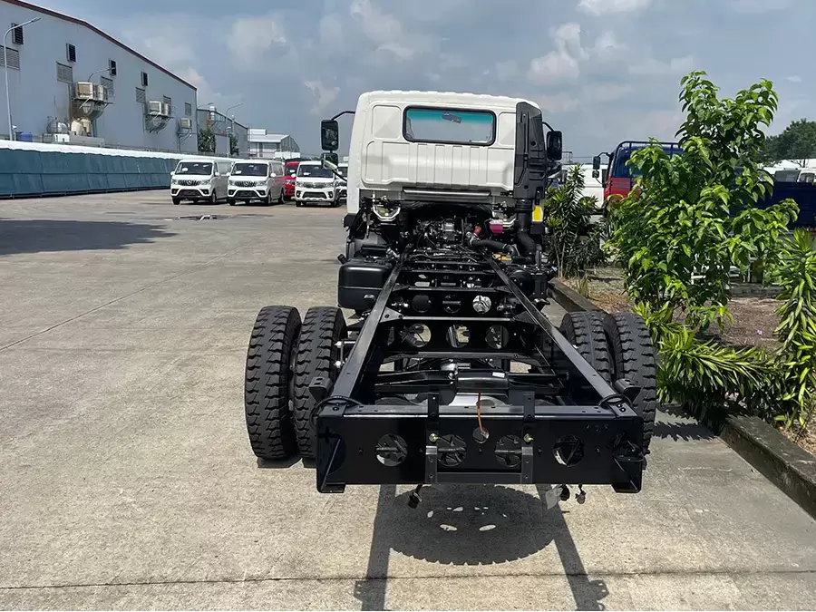 Khung gầm thép cường độ cao, vận hành ổn định và an toàn trên đường dài