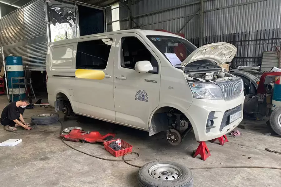 Kiểm tra động cơ xe tải Teraco