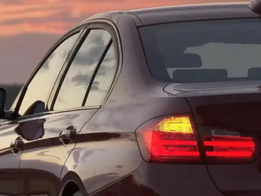 Mức phạt ô tô vi phạm lỗi chuyển làn không xi nhan