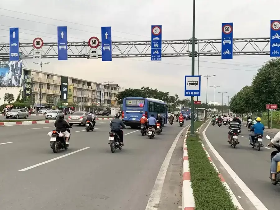 Quy định về cách chuyển làn đúng luật để đảm bảo an toàn khi tham gia giao thông