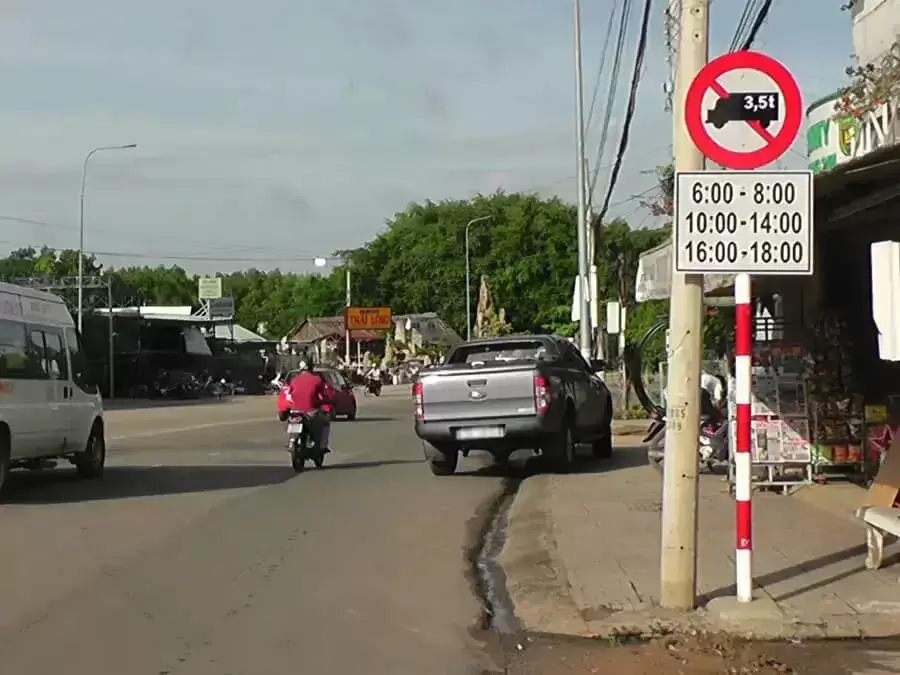 Xe tải cần chú ý giờ cấm và giới hạn tải trọng