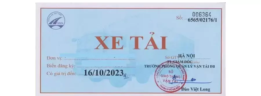 Lỗi phù hiệu xe tải hết hạn là khi xe vẫn còn lưu thông dù phù hiệu đã quá hạn