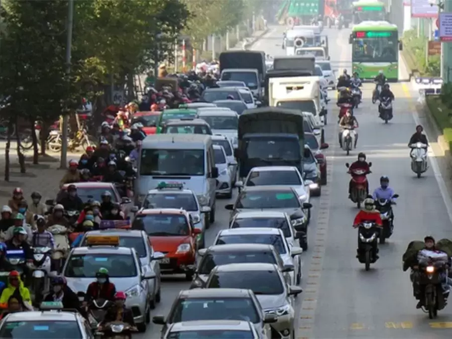 Lỗi sai làn đường là hành vi lái xe không đúng phần đường hoặc làn đường theo quy định