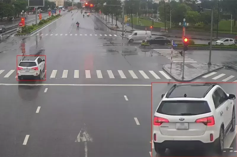 Lỗi vượt đèn đỏ ô tô bị phạt bao nhiêu năm 2025?