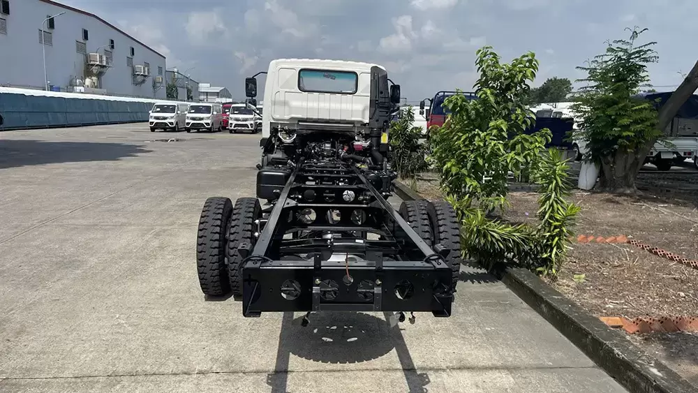 Khung gầm chắc chắn của xe tải thùng kín 3.5 tấn Tera345SL Plus