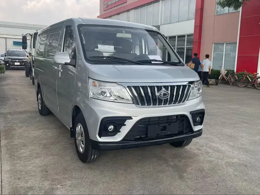 Xe van chở hàng mới mang lại nhiều lợi ích khi sử dụng