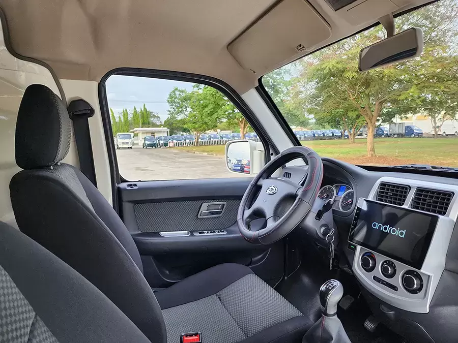 Tera100S mang đến không gian nội thất tiện nghi, thiết kế tối ưu cho người lái