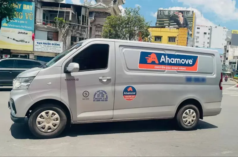Nên mua xe van chở hàng chạy xăng hay chạy dầu?