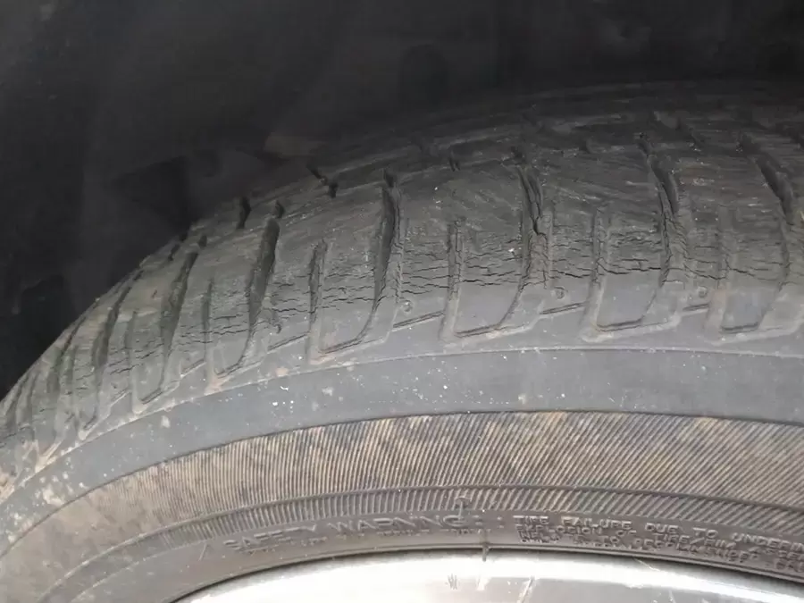 Nên thay lốp ngay khi có dấu hiệu nguy hiểm