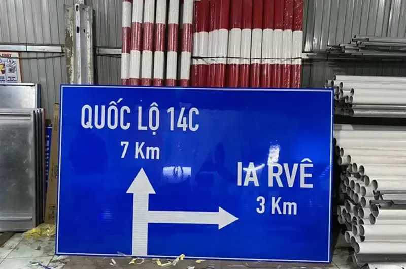 Nhóm biển chỉ dẫn là nhóm biển báo gì và có bao nhiêu loại?