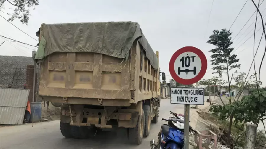 Biển hạn chế trọng lượng trên trục xe