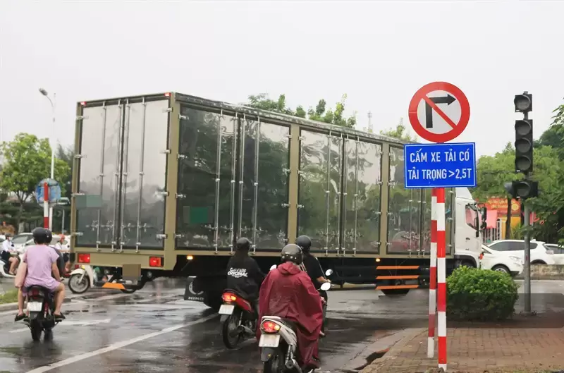 Những hướng nào ô tô tải được phép đi theo luật giao thông