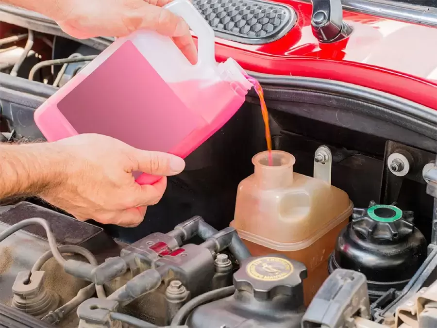 Bác tài lưu ý đặc điểm để lựa chọn nước làm mát xe tải phù hợp