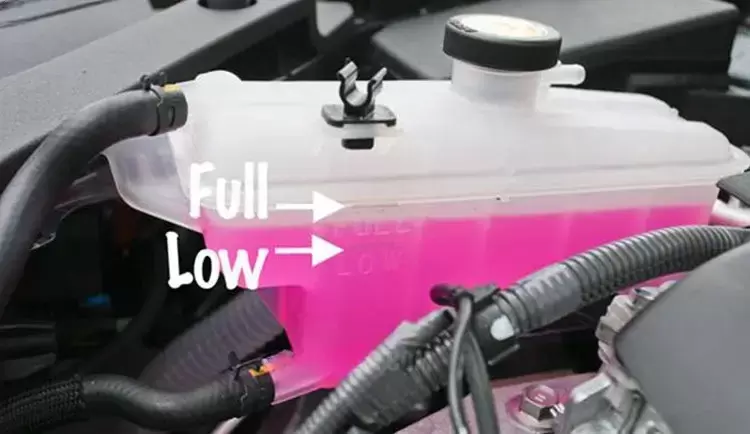 Kiểm tra bình nước làm mát phụ thường xuyên để bổ sung/thay thế kịp thời