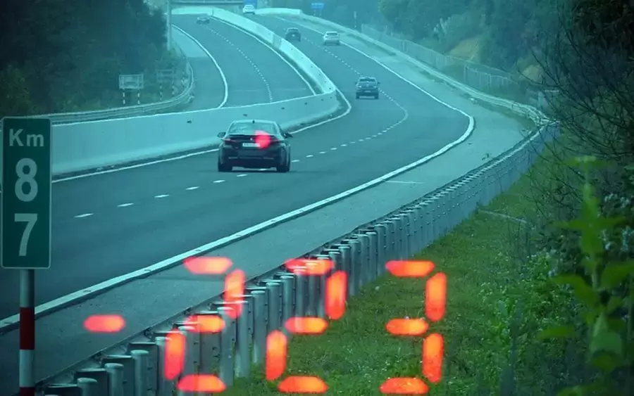 Mức phạt ô tô chạy quá tốc độ 20-35km/h