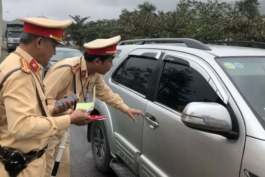 Ô tô chạy quá tốc độ 5-10 km/h bị phạt từ 800.000 đồng đến 1.000.000 đồng
