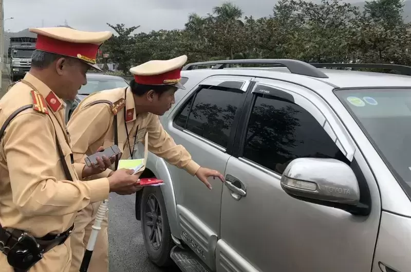 Ô tô chạy quá tốc độ 5-10 km/h bị phạt bao nhiêu