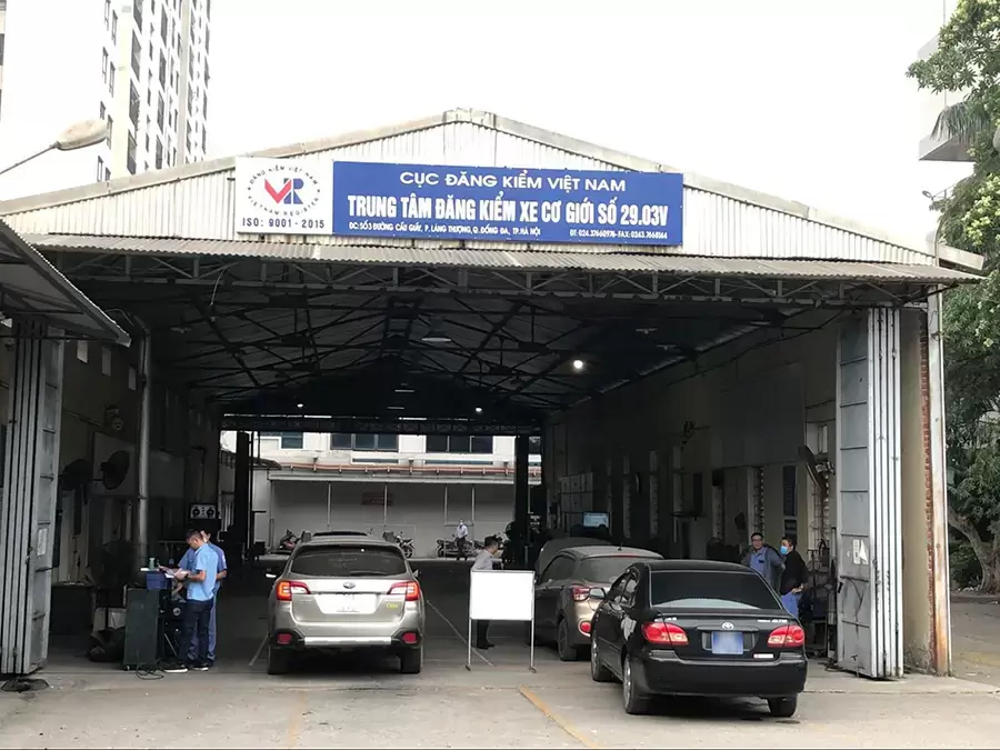 Phí đăng kiểm là khoản tiền trả để kiểm tra kỹ thuật xe, đảm bảo xe đủ điều kiện lưu thông