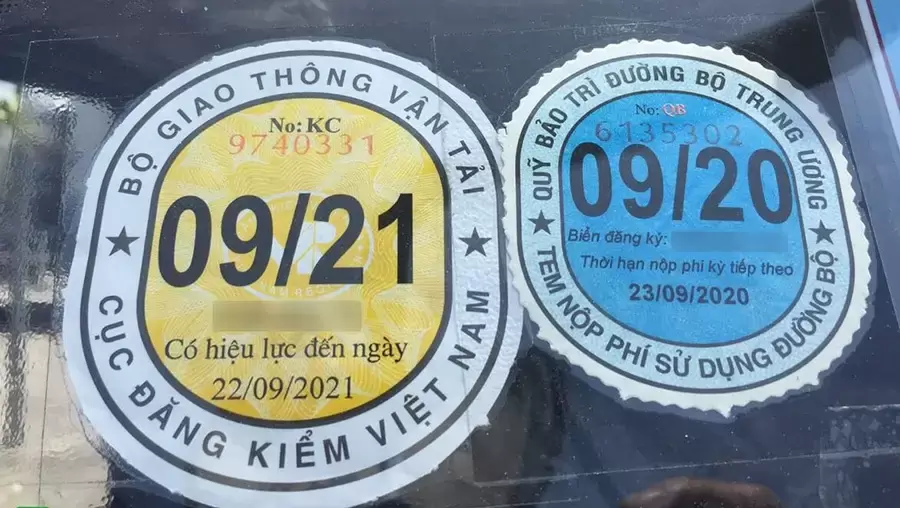 Sau khi chủ xe nộp phí đường bộ sẽ được cấp tem đã nộp phí sử dụng đường bộ