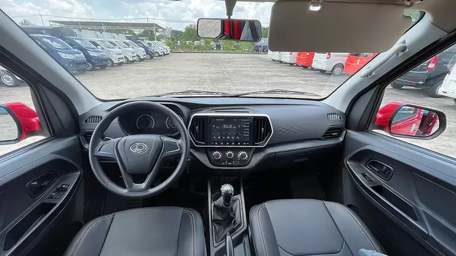 Nội thất rộng rãi, trang bị tiện nghi nổi bật