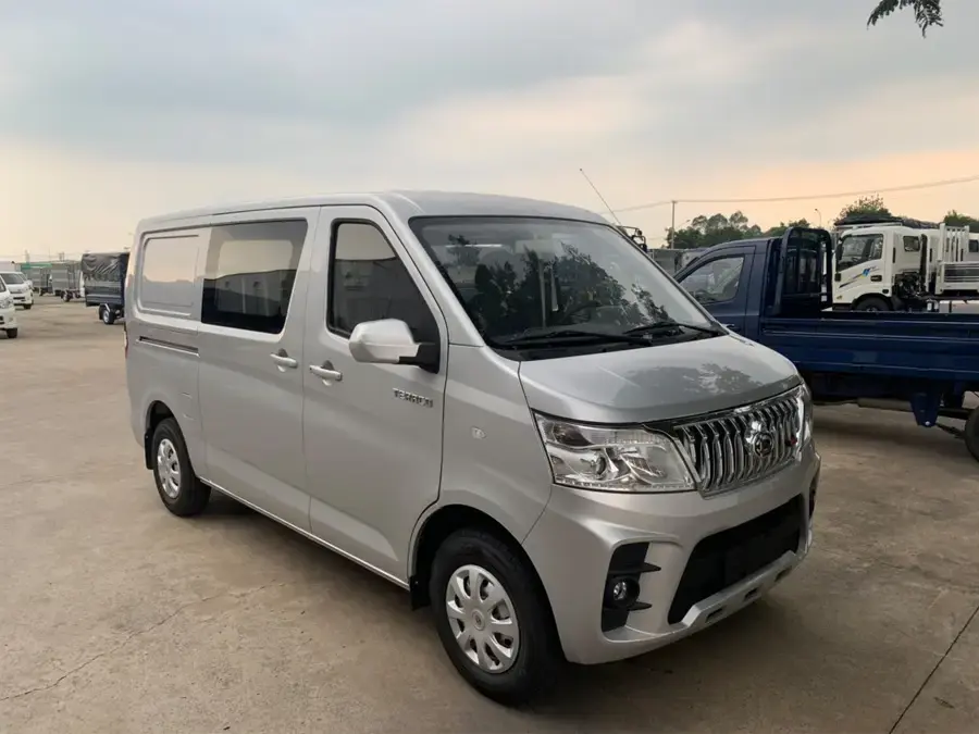 Tera van 5 chỗ hiện có giá từ 377.000.000 đến 399.000.000 VNĐ