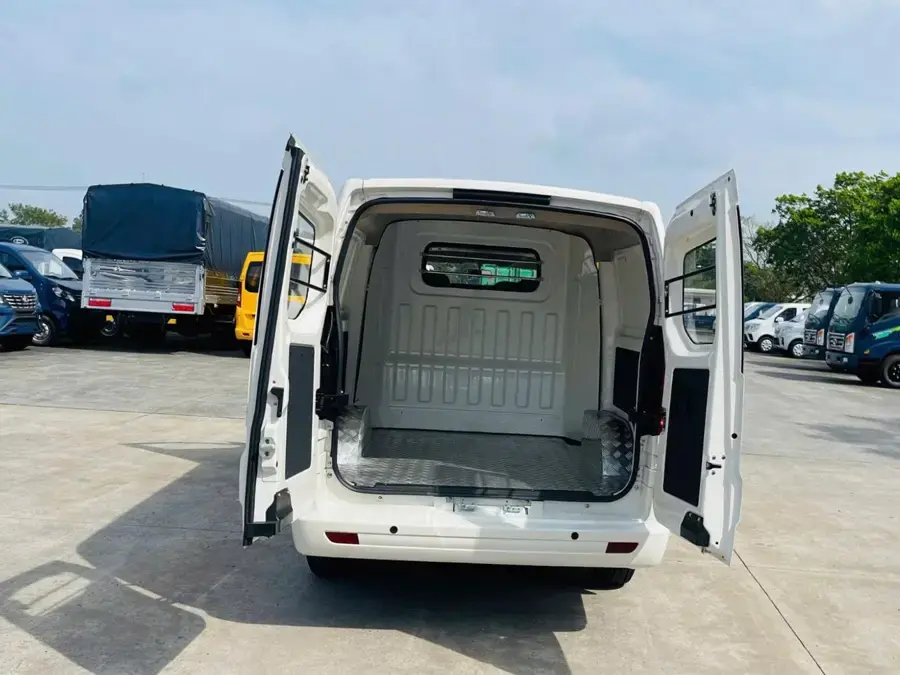 Khoang hàng rộng đến 3,9 m³ trên Tera-V8