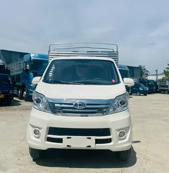 Trang bị nội ngoại thất trên Tera100S thùng mui bạt