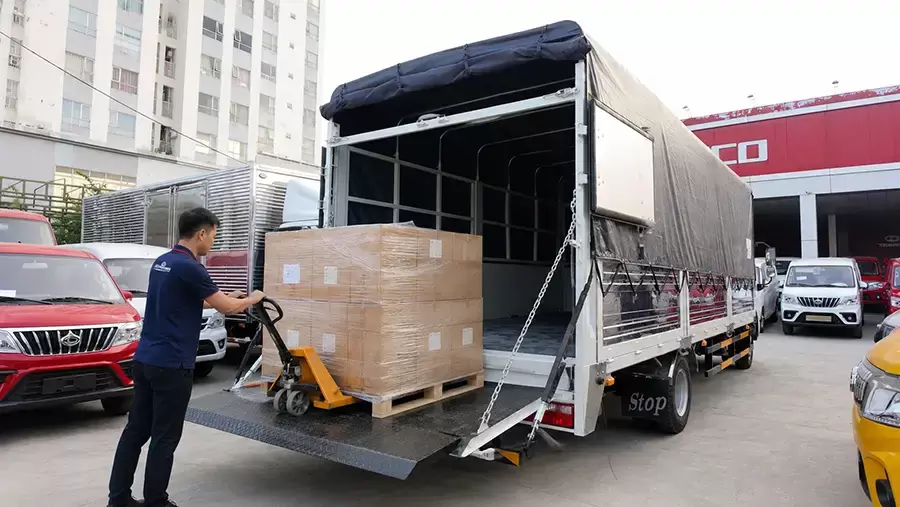 Nâng Pallet hàng hóa bằng Tera345SL Plus - Thùng bạt bửng nâng