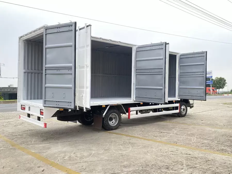 Thiết kế 4 cửa hông tiện lợi, giải phóng sức lao động