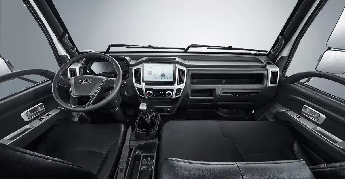 Không gian nội thất tiện nghi, chuẩn xe du lịch