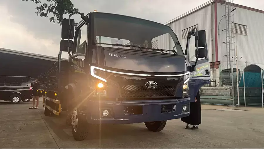 Thiết kế ngoại thất hiện đại kết hợp cụm đèn chiếu sáng nổi bật tăng tính nhận diện