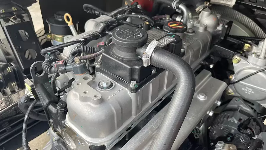 Động cơ ISUZU vận hành mạnh mẽ, bền bỉ