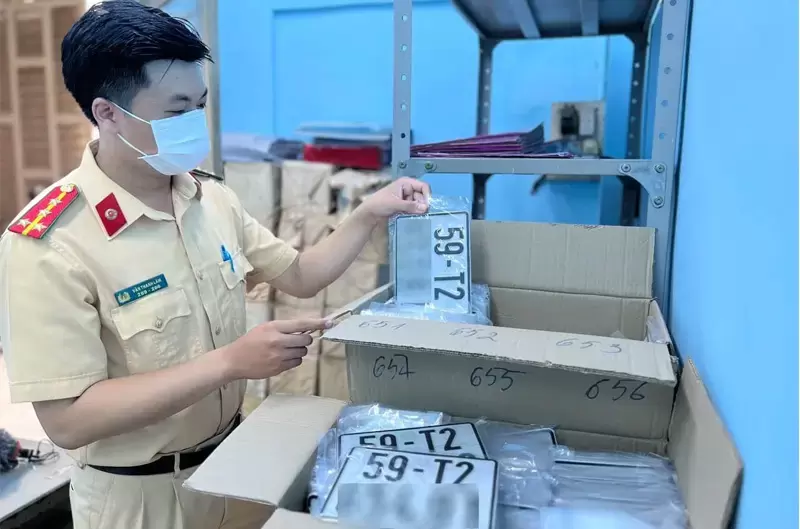 Thủ tục đổi biển vàng sang biển trắng theo quy định 2025