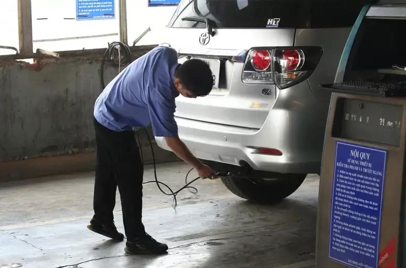 Tiêu chuẩn khí thải đăng kiểm ô tô mới nhất 2026