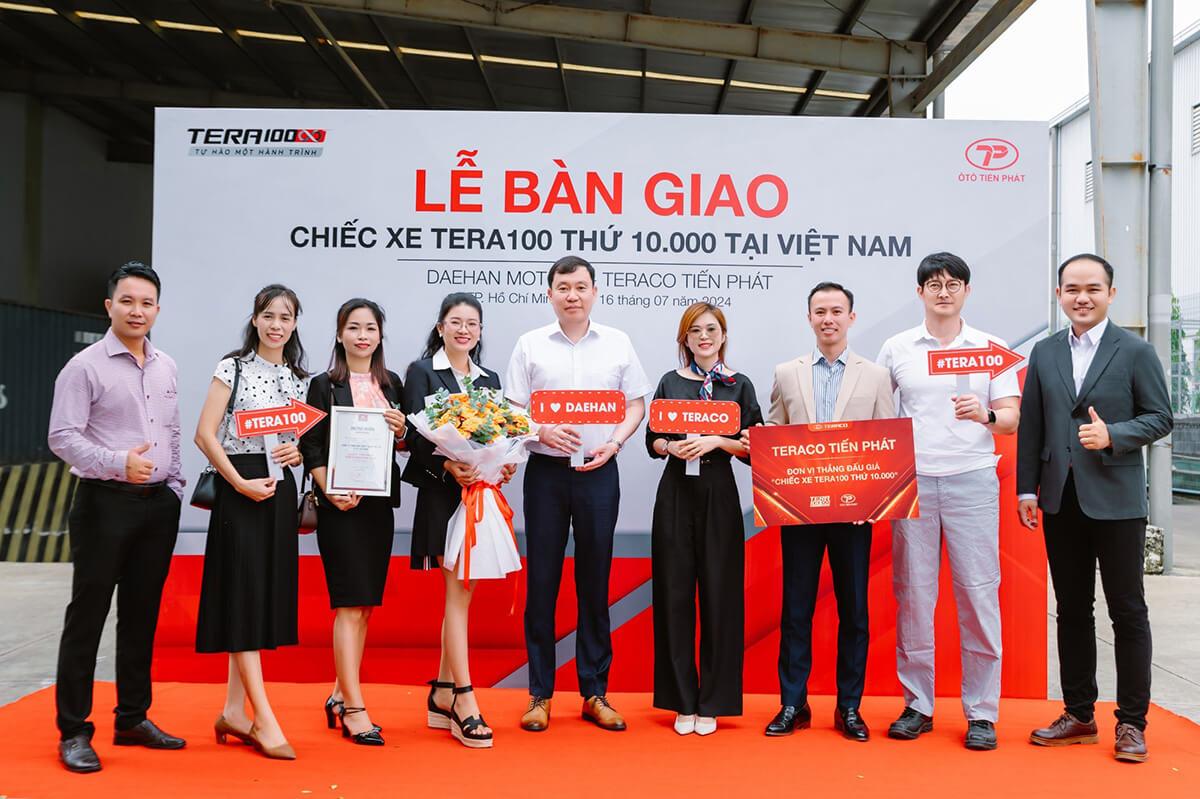 DAEHAN MOTORS BÀN GIAO CHIẾC XE TERA100 THỨ 10.000 CHO TERACO TIẾN PHÁT