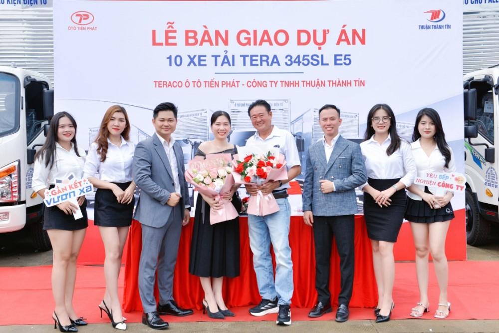 Teraco Tiến Phát bàn giao lô 10 xe tải Tera345SL cho công ty TNHH Thuận Thành Tín