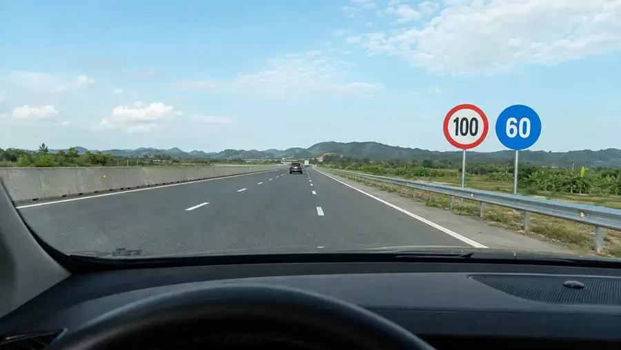 Tài xế cần tuân thủ biển tốc độ trên từng đoạn cao tốc