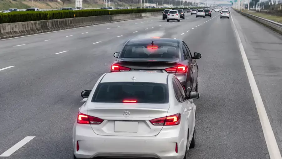 Bám sát xe phía trước làm tăng nguy cơ xảy ra va chạm