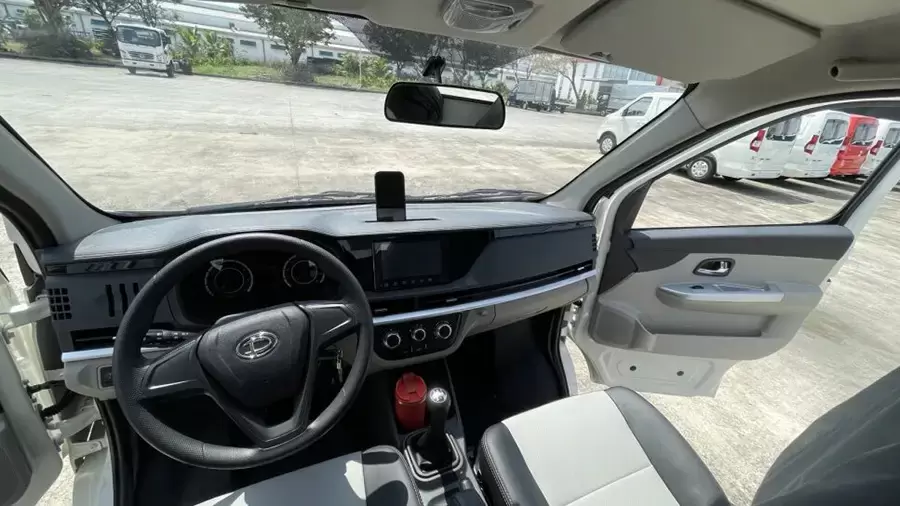 Cabin Tera Star hiện đại và sang trọng như mẫu xe du lịch