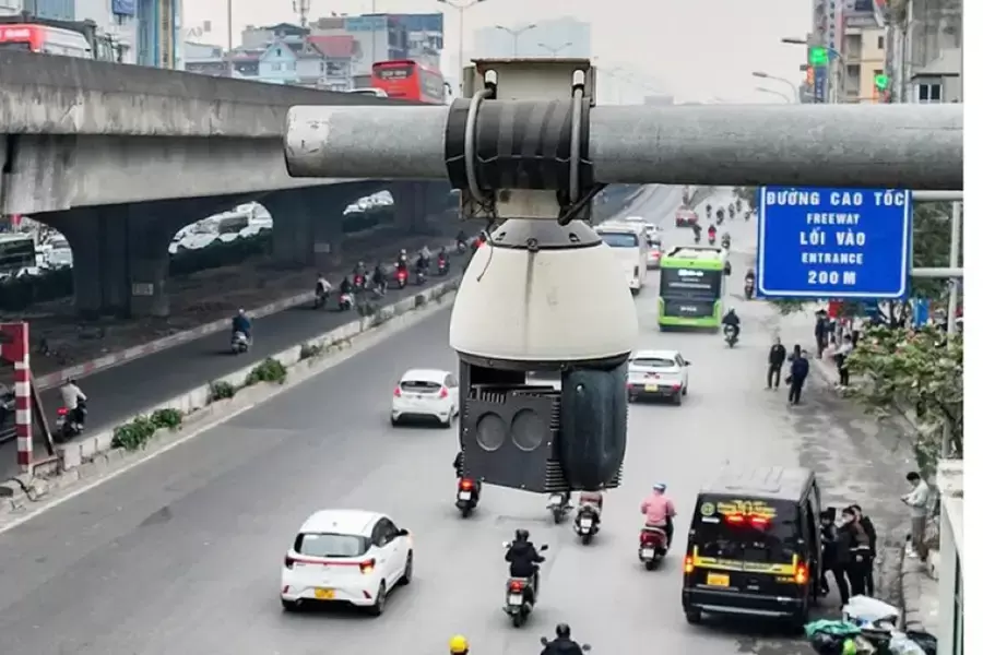 Camera giao thông tại nút giao lớn ở Hà Nội ghi nhận vi phạm để xử lý phạt nguội